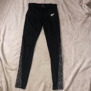 Nike patterned 7/8 leggings